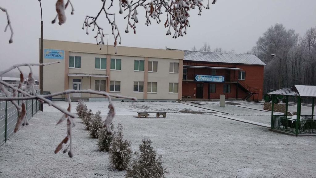 Viesu Maja Ezerkalns Hotel Krāslava Eksteriør billede