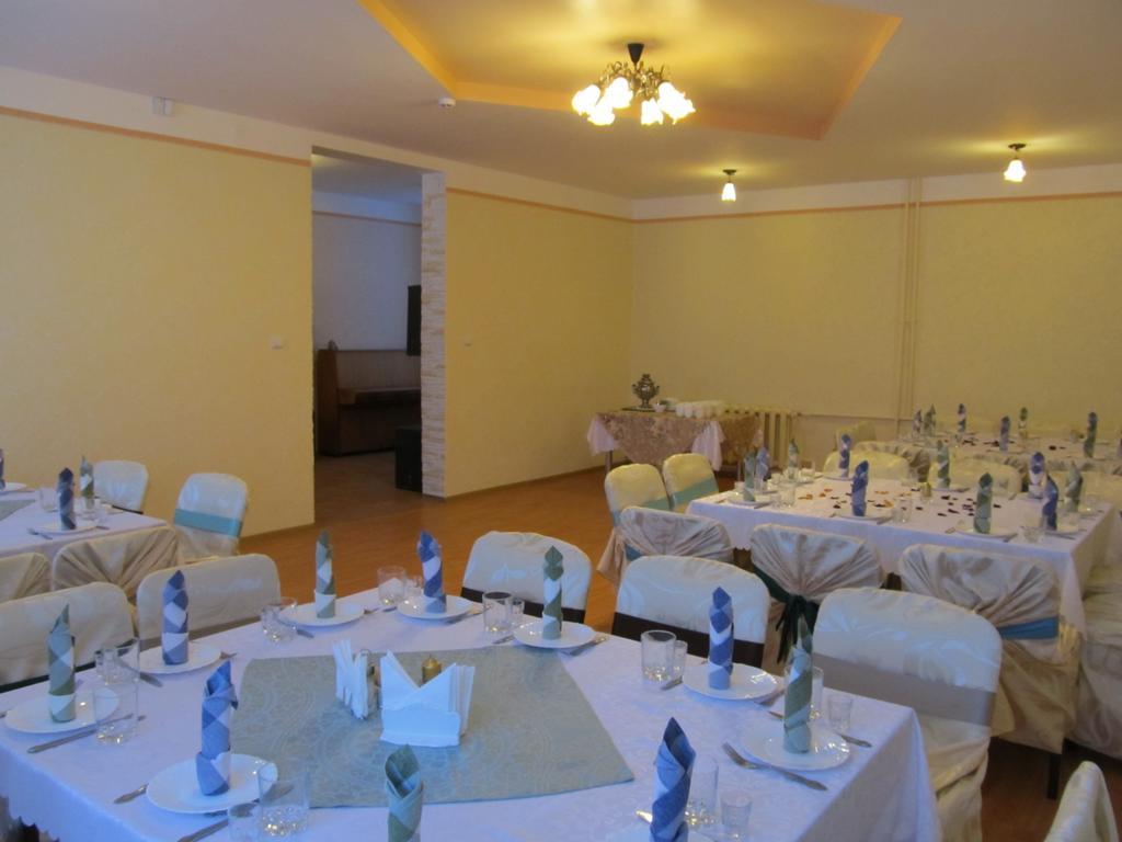 Viesu Maja Ezerkalns Hotel Krāslava Eksteriør billede