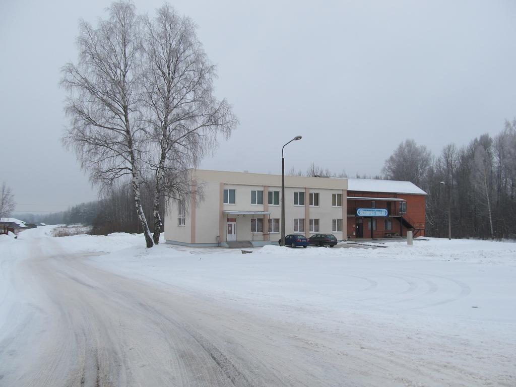 Viesu Maja Ezerkalns Hotel Krāslava Eksteriør billede