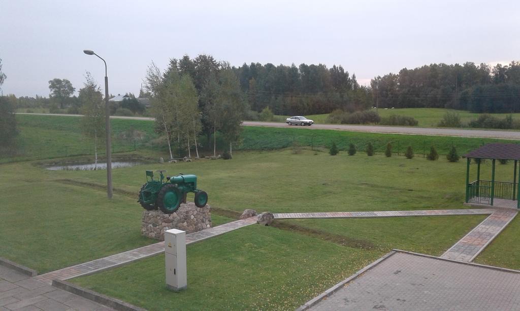 Viesu Maja Ezerkalns Hotel Krāslava Eksteriør billede
